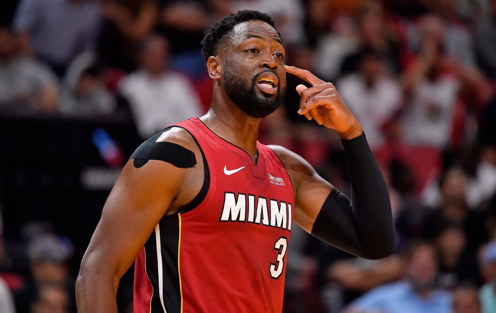 爱游戏中国-公牛球员公开质疑裁判判罚尺度，引争议，为了电脑人民社区来源详细.-爱游戏中国